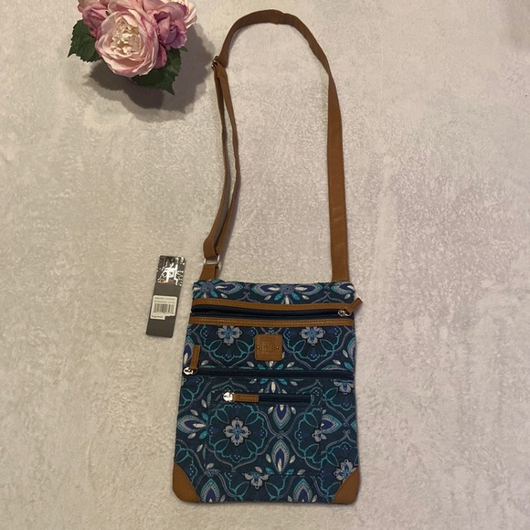 NWT STONE MOUNTAIN Quilted Lockport Navy/Teal Cross Body Bag - Picture 1 of 11